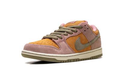 Nike SB Dunk Low Red Stardust