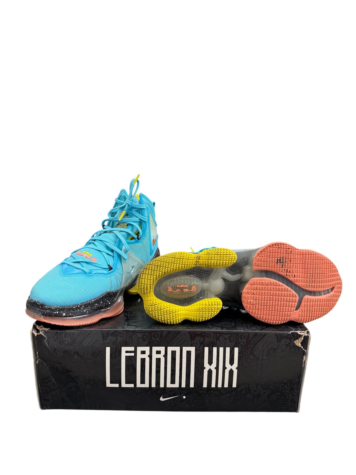 Nike LeBron 19 Christmas