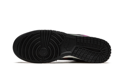 Nike Dunk Low Graffiti Pink