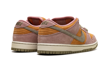 Nike SB Dunk Low Red Stardust