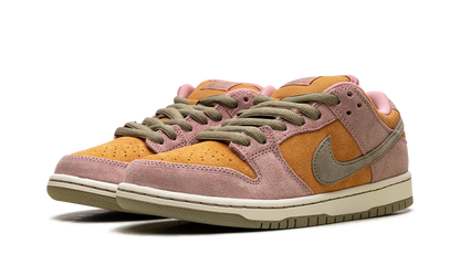 Nike SB Dunk Low Red Stardust